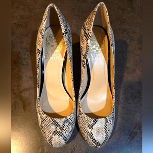 Brand new Vince Camuto patent leather heel. Size 6